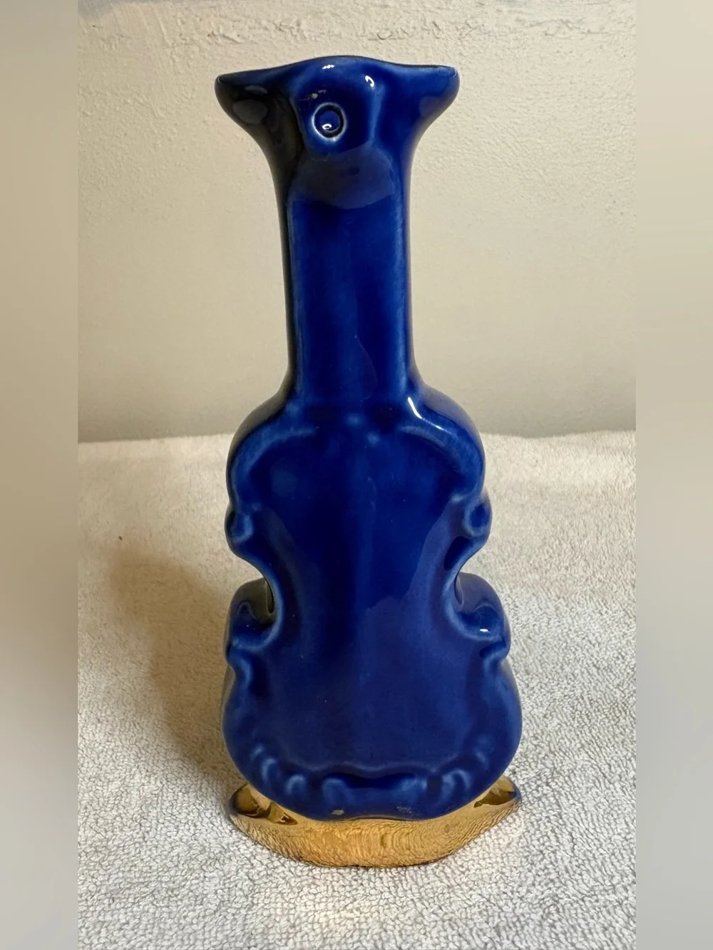 Vintage 8.25” Cobalt Blue Violin Shaped Vase – Warranted 22 Carat Gold – Mid Cen